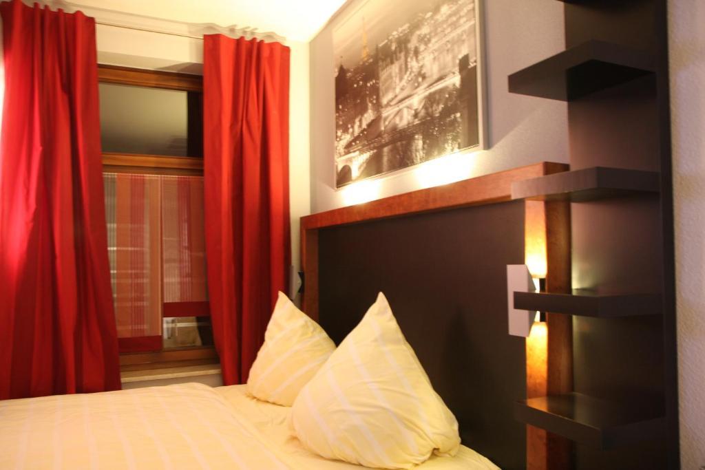 Sl'Otel - Das Stadthotel - Voll Klimatisiert 베른부르크 객실 사진