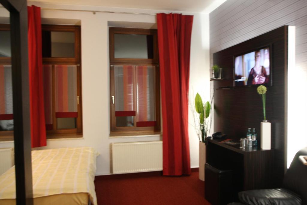 Sl'Otel - Das Stadthotel - Voll Klimatisiert 베른부르크 객실 사진