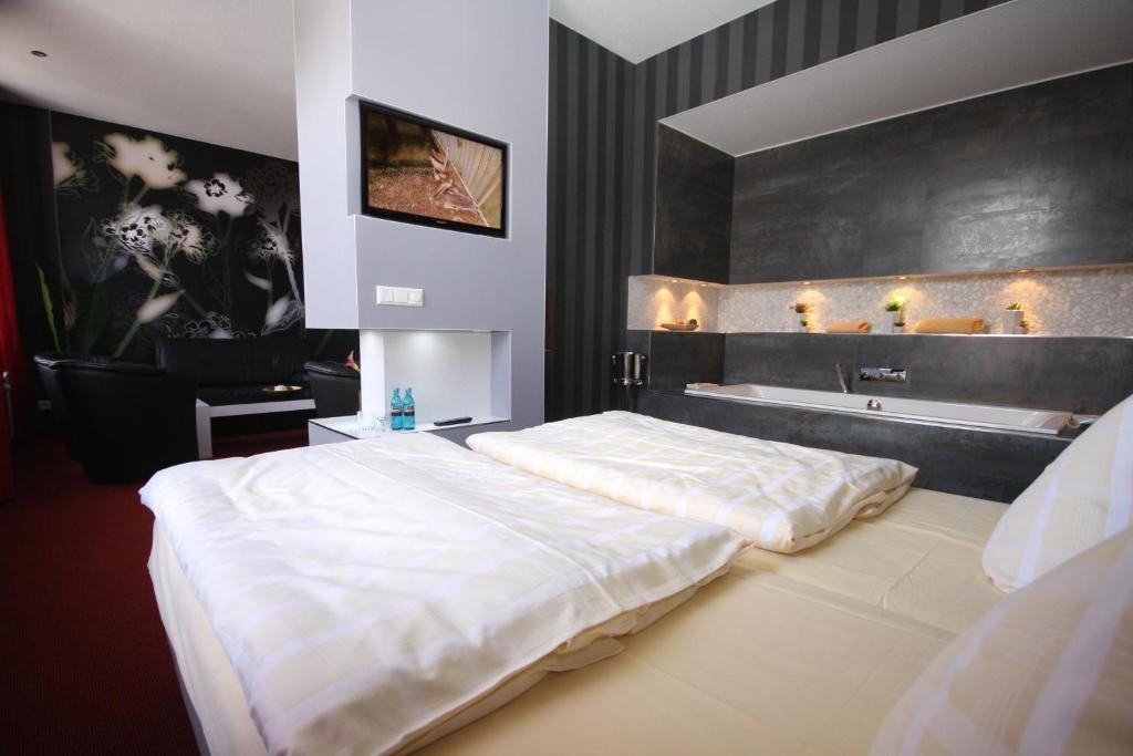 Sl'Otel - Das Stadthotel - Voll Klimatisiert 베른부르크 외부 사진