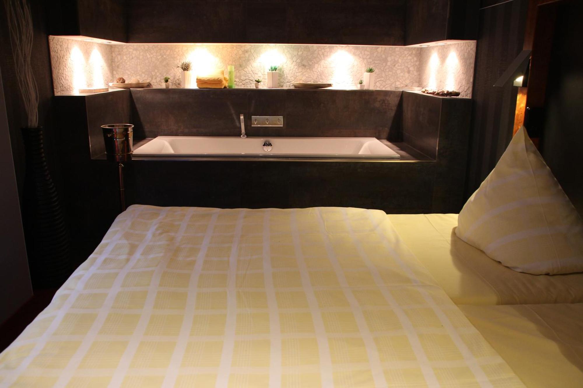 Sl'Otel - Das Stadthotel - Voll Klimatisiert 베른부르크 외부 사진