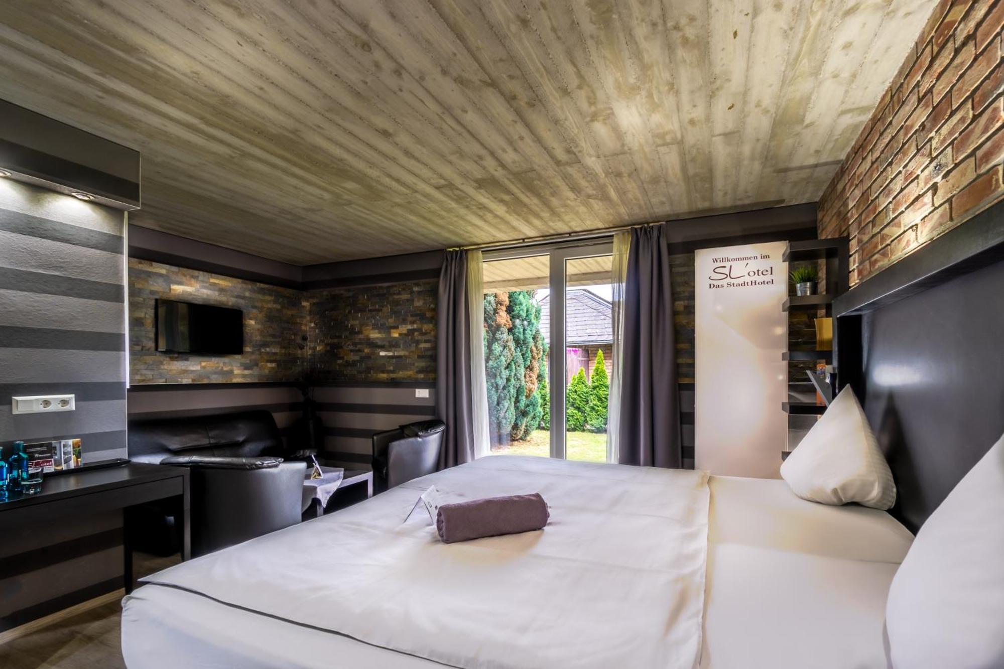 Sl'Otel - Das Stadthotel - Voll Klimatisiert 베른부르크 외부 사진