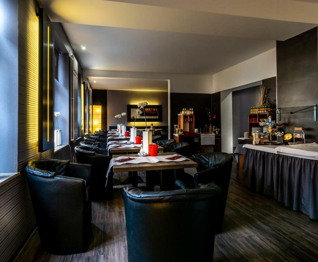 Sl'Otel - Das Stadthotel - Voll Klimatisiert 베른부르크 외부 사진