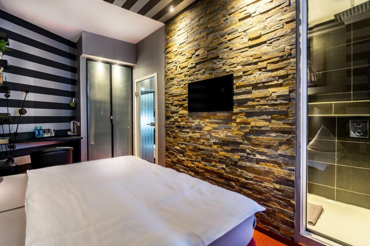 Sl'Otel - Das Stadthotel - Voll Klimatisiert 베른부르크 외부 사진