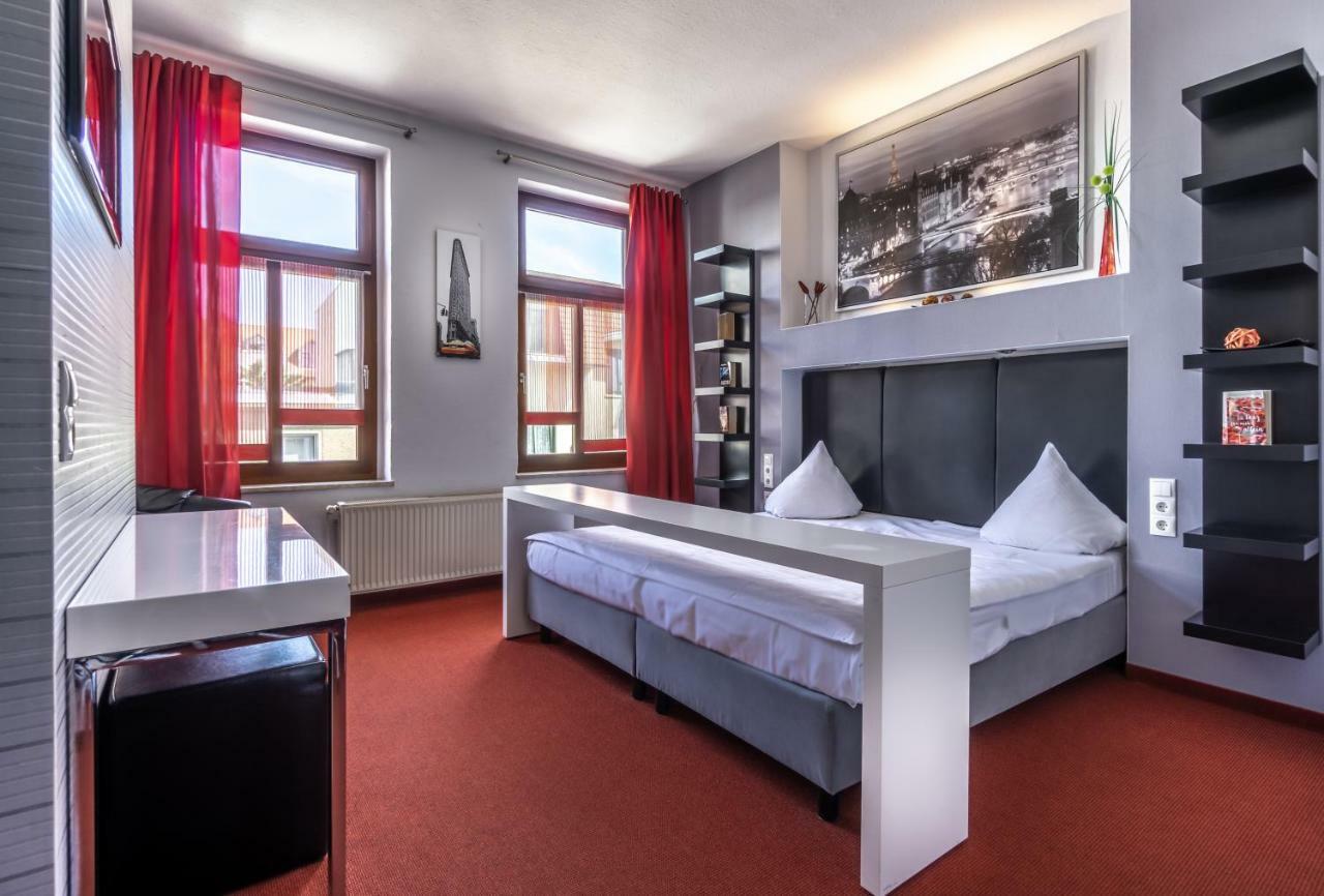 Sl'Otel - Das Stadthotel - Voll Klimatisiert 베른부르크 외부 사진