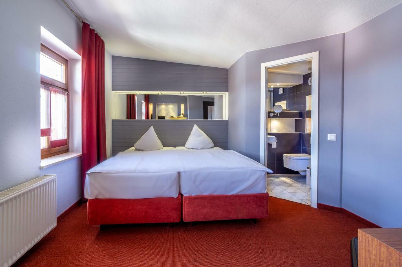 Sl'Otel - Das Stadthotel - Voll Klimatisiert 베른부르크 외부 사진